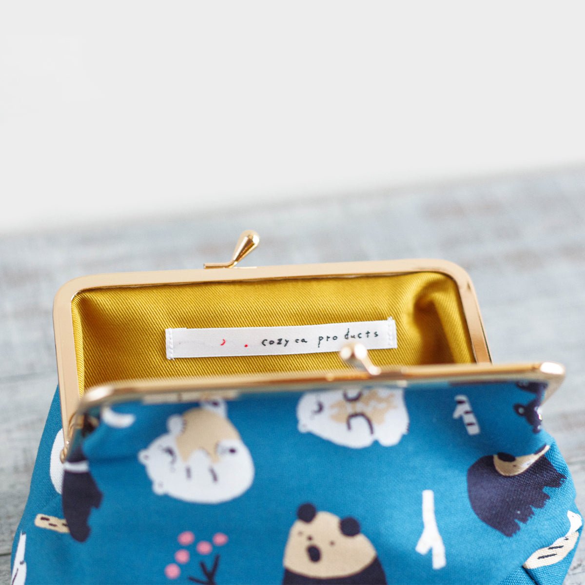 高旗將雄 帆布化妝包 熊 / 招財貓 - YIZY 日台雜貨 | 港產文創 | 潮流玩具 | 日本代購